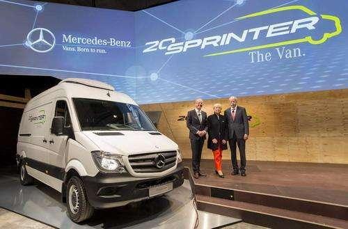 Wszyscy świętują, a on jedzie dalej: Mercedes-Benz Sprinter kończy 20 lat