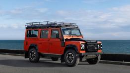 Land Rover Defender Adventure Edition (2015) - widok z przodu