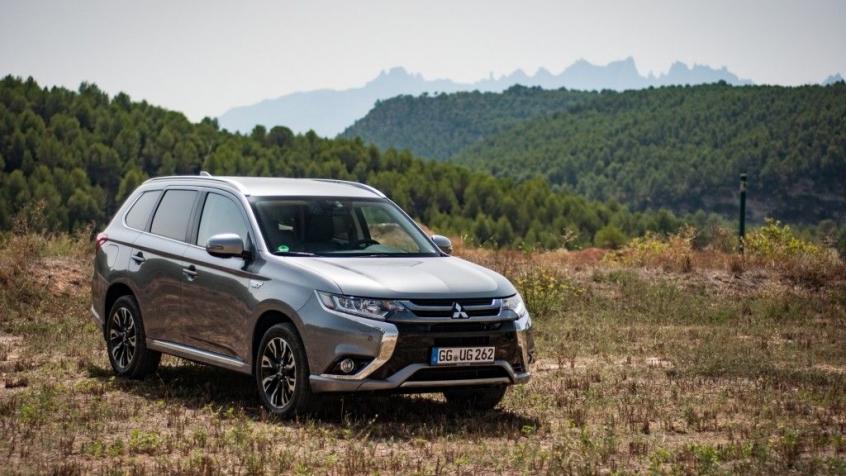 Mitsubishi Outlander III SUV PHEV 2.0 DOHC MIVEC 121KM 89kW 2014-2016