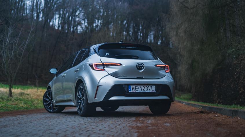 Toyota Corolla XII Hatchback 2.0 Hybrid Dynamic Force 184KM 135kW 2019-2022