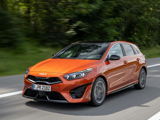 Kia Ceed III Hatchback Facelifting  1.0 T-GDI 100KM 74kW 2021-2023