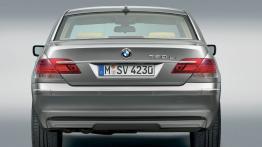 BMW Seria 7 E65 2005 - widok z tyłu