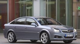 Opel Vectra Hatchback 2005 - widok z przodu