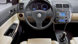 Volkswagen Polo 2005 - kokpit
