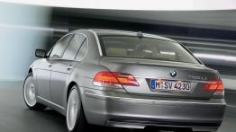 BMW Seria 7 E65 2005 - widok z tyłu