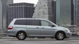 Honda Odyssey Touring 2006 - prawy bok