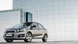 Chevrolet Aveo sedan 2011 - przód - reflektory wyłączone