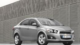 Chevrolet Aveo sedan 2011 - przód - reflektory wyłączone