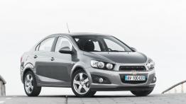 Chevrolet Aveo sedan 2011 - przód - reflektory wyłączone