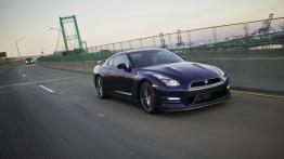 Nissan GT-R 2012 - widok z przodu