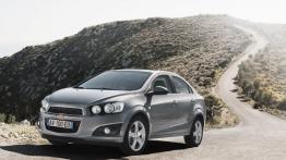 Chevrolet Aveo sedan 2011 - przód - reflektory wyłączone