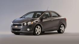 Chevrolet Aveo sedan 2011 - przód - reflektory wyłączone