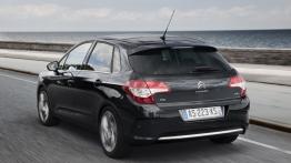 Citroen C4 Hatchback 2011 - tył - reflektory włączone