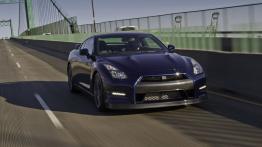 Nissan GT-R 2012 - widok z przodu