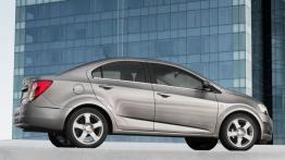 Chevrolet Aveo sedan 2011 - prawy bok