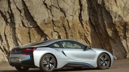 BMW i8 (2014) - widok z tyłu