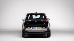 BMW i3 (2014) - tył - reflektory włączone