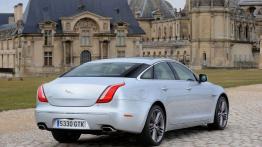 Jaguar XJ 2010 - widok z tyłu