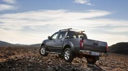 Nissan Navara III Pick Up 2.5 dCi 4WD 174KM 128kW 2005-2010