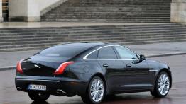 Jaguar XJ 2010 - widok z tyłu