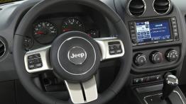 Jeep Patriot 2010 - kokpit