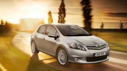 Toyota Auris 2010 - widok z przodu