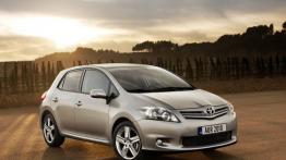 Toyota Auris 2010 - widok z przodu