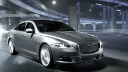 Jaguar XJ 2010 - widok z przodu