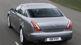 Jaguar XJ 2010 - widok z tyłu