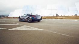 BMW i8 (2014) - widok z tyłu