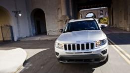 Jeep Compass 2011 - widok z przodu