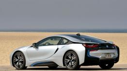 BMW i8 (2014) - widok z tyłu