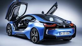 BMW i8 (2014) - tył - reflektory włączone