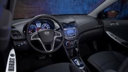 Hyundai Accent hatchback 2012 - pełny panel przedni