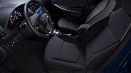 Hyundai Accent hatchback 2012 - fotel kierowcy, widok z przodu