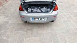 BMW Seria 6 Cabrio 2012 - tył - bagażnik otwarty