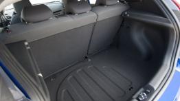 Hyundai Accent hatchback 2012 - bagażnik
