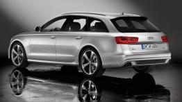 Audi A6 Avant V6 TFSI 2012 - tył - reflektory włączone