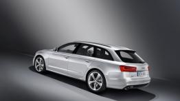 Audi A6 Avant V6 TFSI 2012 - tył - reflektory włączone