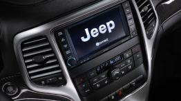 Jeep Grand Cherokee SRT8 2012 - konsola środkowa