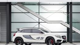 Mercedes GLA 45 AMG Concept (2013) - prawy bok