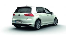 Volkswagen Golf VII hatchback R-Line (2013) - widok z tyłu