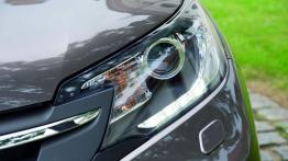 Honda CR-V IV 1.6 i-DTEC (2013) - lewy przedni reflektor - włączony