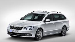 Skoda Superb II Kombi Facelifting (2013) - przód - reflektory włączone