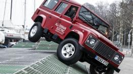 Land Rover Defender Electric Concept (2013) - widok z przodu