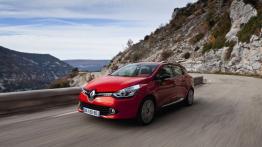 Renault Clio IV kombi (2013) - widok z przodu