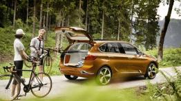 BMW Concept Active Tourer Outdoor (2013) - tył - bagażnik otwarty