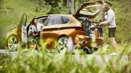 BMW Concept Active Tourer Outdoor (2013) - tył - bagażnik otwarty