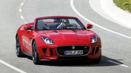 Jaguar F-Type V8S Salsa Red - widok z przodu