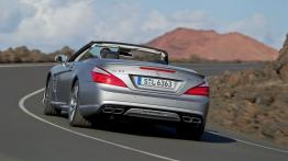 Mercedes SL 63 AMG 2013 - widok z tyłu